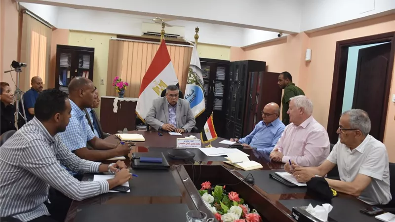 رئيس شركة مياه الشرب بالأقصر يلتقى وفد الوكالة الأمريكية للتنمية
