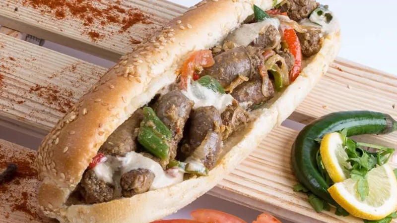 ساندويتش السجق التركي
