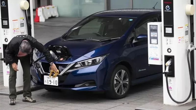 عميد تكنولوجيا حلوان: ندرس برامج لتحويل السيارات التقليدية إلى كهربائية
