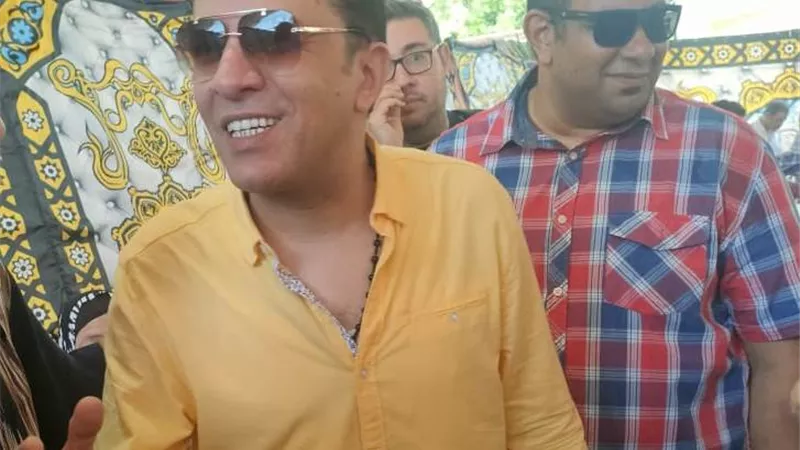 مصطفي كامل: أتمني معرفة عنوان الفنان الكبير إيمان البحر لزيارته