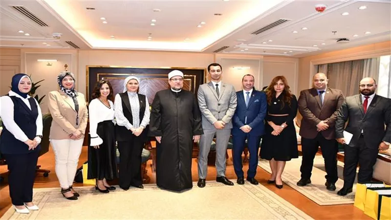 وزير الأوقاف يلتقي وفدًا من أعضاء تنسيقية شباب الأحزاب
