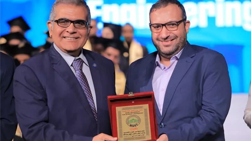 جامعة مصر للعلوم والتكنولوجيا تنظم حفلاً مبهرا لتخريج دفعة جديدة من كلية 