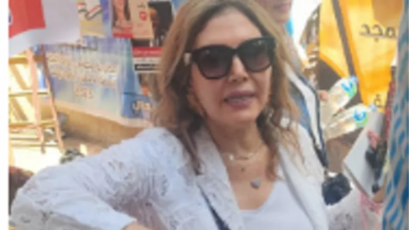 نادية مصطفى : 