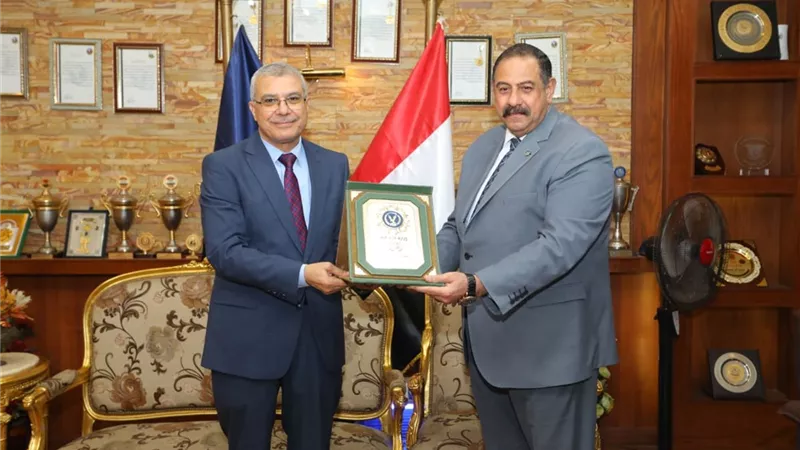 رئيس جامعة الزقازيق يهنىء مديرأمن الشرقية بتجديد الثقة