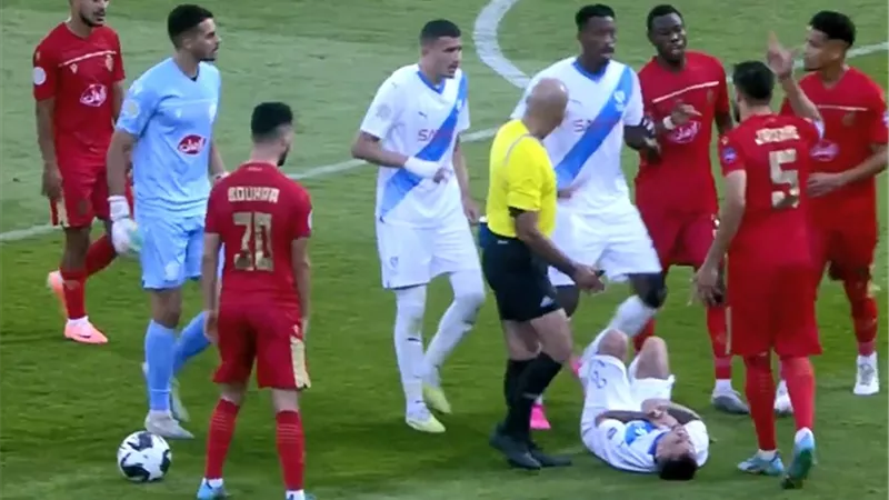 اشتباكات قوية بين لاعبي الوداد والهلال بالبطولة العربية - شاهد