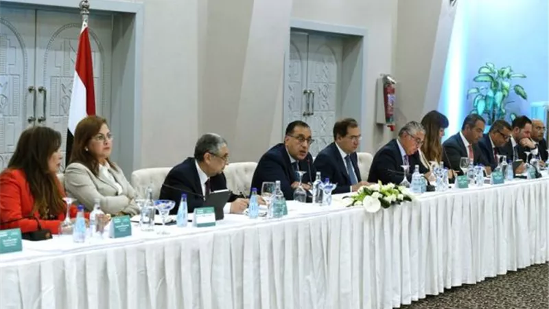 الملا يشارك في المائدةالمستديرةحول صناعة الهيدروجين الأخضر في مصر