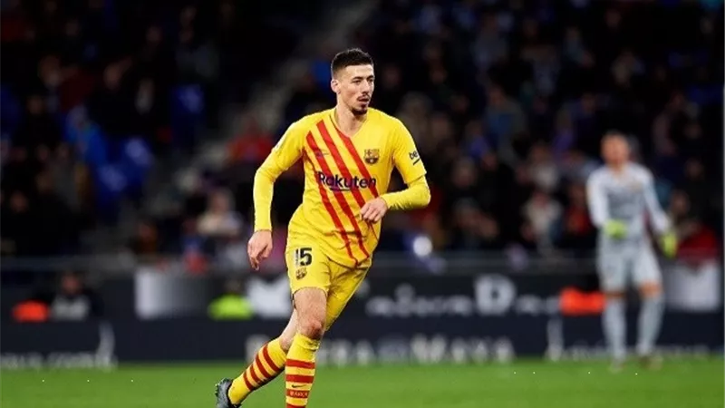 التفاصيل الكاملة لضم نجم دفاع برشلونة الى النصر السعودي