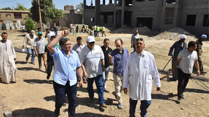 محافظ أسيوط يتفقد أعمال انشاء مركز صحة الأسرة بأبنوب