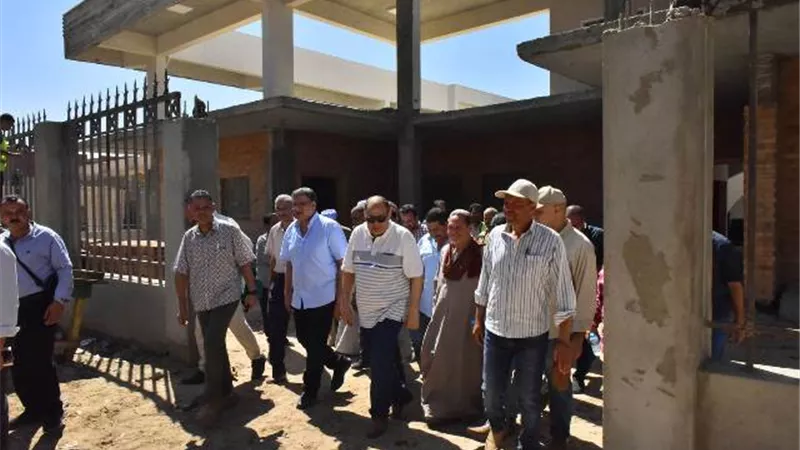 محافظ أسيوط يتفقد أعمال إنشاء مشروع مركز تنمية الأسرة