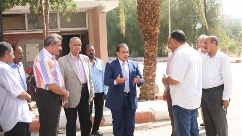 رئيس جامعة جنوب الوادي يواصل جولاته التفقدية