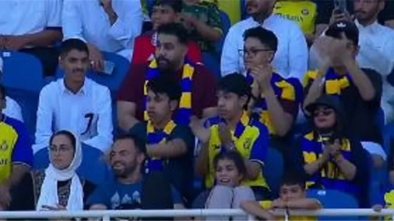 شاهد بالفيديو.. تحية الجماهير لساديو ماني بمباراة النصر والزمالك