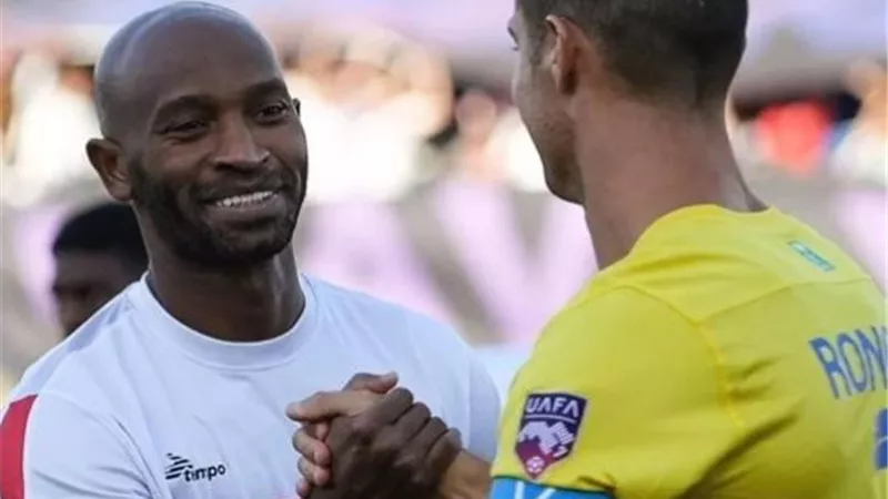 شيكابالا يحصل على قميص رونالدو عقب نهاية لقاء الزمالك والنصر