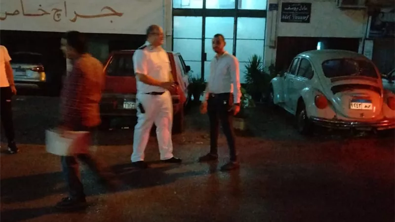 حملة مكبرة بالعجوزة على المحلات ورفع عشرات الاشغالات.. صور