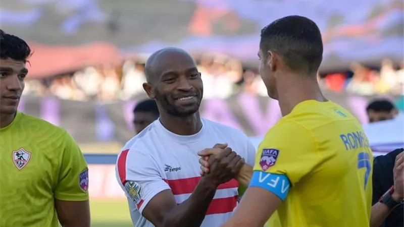 ماذا قال رونالدو لشيكابالا عقب تعادل النصر مع الزمالك ؟ - شاهد