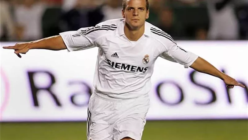 لاعب ريال مدريد السابق يعتزل كرة القدم