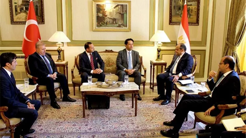 سمير يستعرض مع أكبر مجموعة استثمارية تركية فرص الاستثمار فى مصر