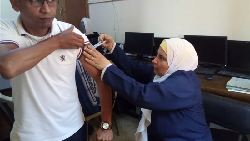 تطعيم عمال نظافة وتجميل الجيزة من 