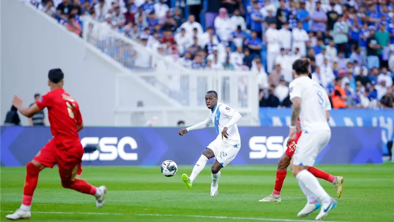 الوداد يحتج لعدم طرد لاعب الهلال بعد حصوله على انذاريين