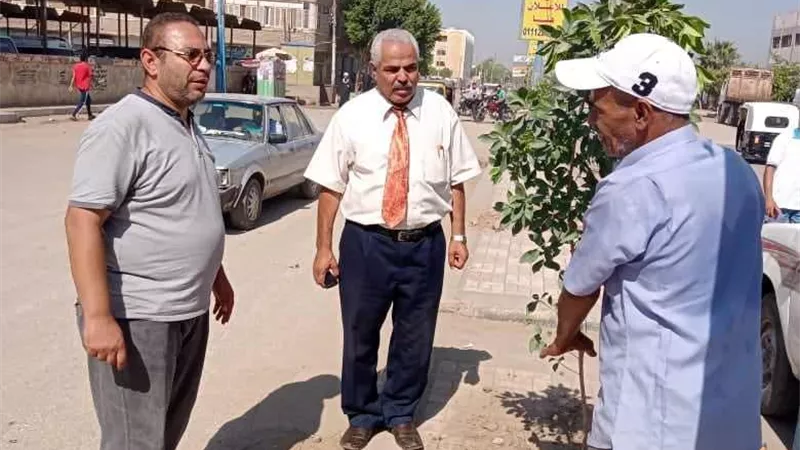 زراعة أشجار مثمرة وأخرى للزينة بمركزى ديرمواس وأبو قرقاص بالمنيا