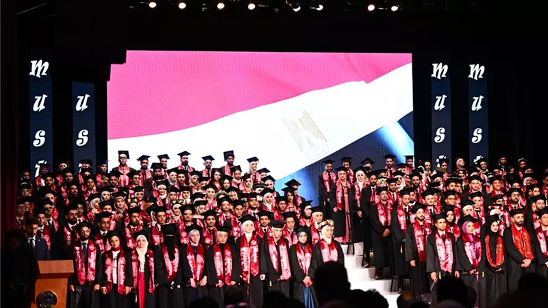 بالصور ... جامعة مصر للعلوم والتكنولوجيا تحتفل بتخرج دفعة جديدة من كلية 