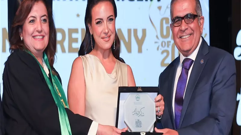 جامعة مصر تحتفل بتخريج دفعة جديدة من كلية 
