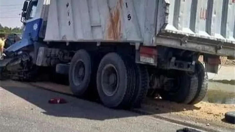 مصرع فتاتين في تصادم سيارة نقل بشبين القناطر بالقليوبية