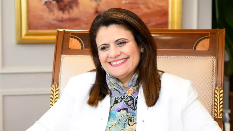 قرار «جديد» من وزيرة الهجرة بشأن «سيارات المصريين بالخارج»
