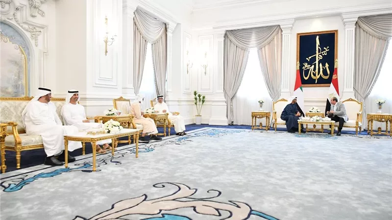 السيسي وبن زايد يؤكدان أهمية تكثيف العمل العربي المشترك لمواجهة التحديات المتنامية