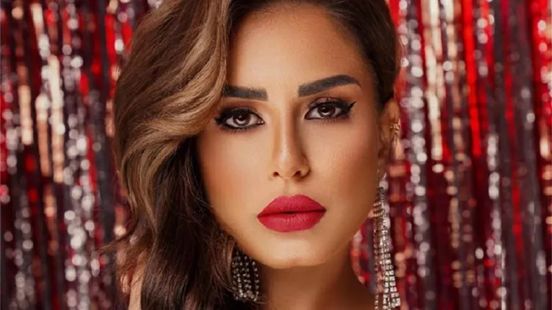 منة فضالي تقضي إجازة الصيف بشواطئ تركيا