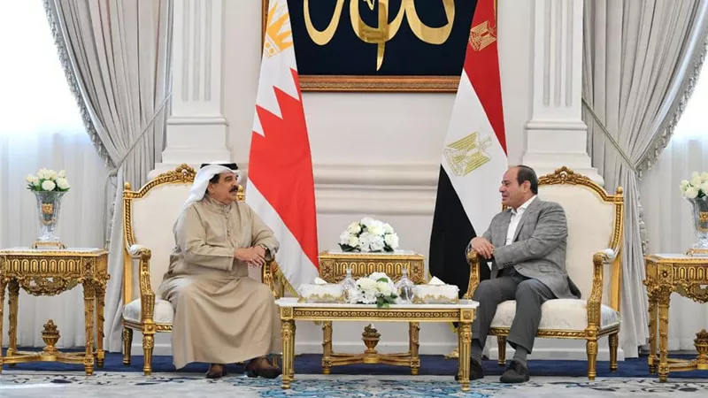 الرئيس السيسي وعاهل البحرين يبحثان تعزيز العلاقات بمختلف الأصعدة
