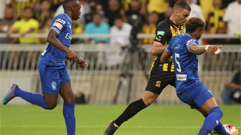 فيديو .. سافيتش يسجل هدف الهلال الأول في مرمي اتحاد جدة