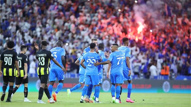 فيديو .. شاهد مالكوم يسجل هدف الهلال الثالث في مرمي اتحاد جدة