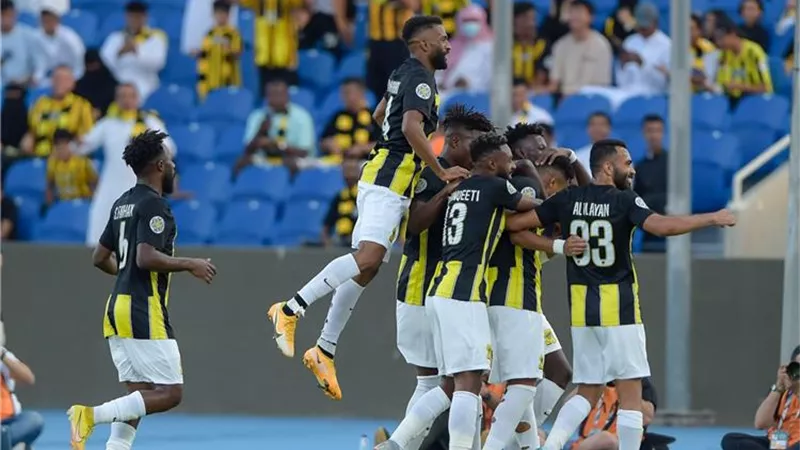 الهلال ضد اتحاد جدة .. الحكم يحتسب ركلة جزاء للاتحاد .. فيديو