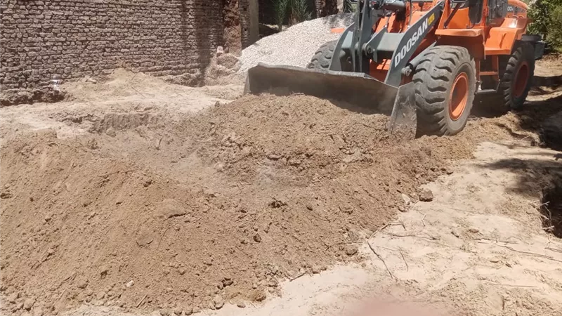إزالة حالتى تعدى على الأراضى بأرمنت جنوب غرب الأقصر
