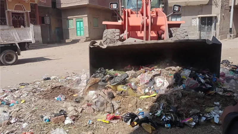 رفع 425 طن مخلفات خلال حملات نظافة بمراكز الفتح وصدفا والبدارى
