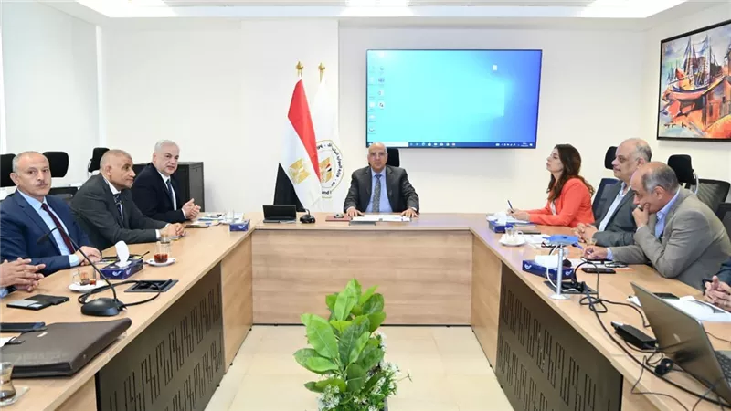 سويلم يستعرض إجراءات حماية وتطوير البحيرات الشمالية