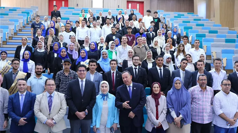 بحضور ١٠٠ فتاة وشاب زيارة حزب مستقبل وطن لجامعة المنصورة الجديدة