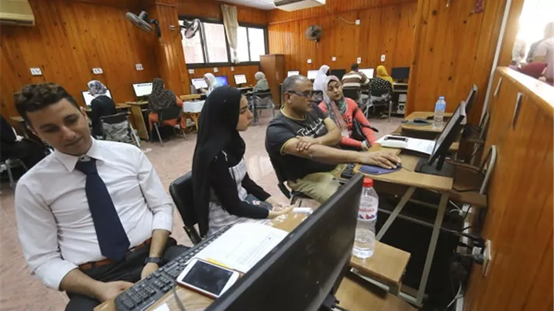 اقبال طلاب المرحلة الأولى للتسجيل بمكتب التنسيق بجامعة المنصورة