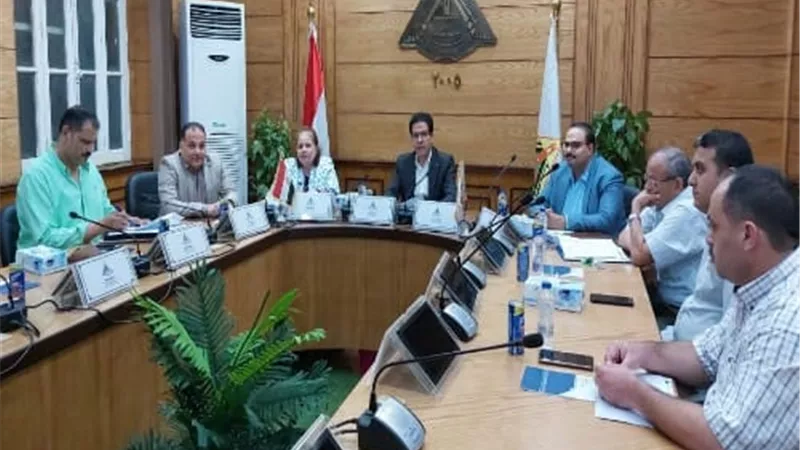 الجيزاوي يناقش الخطة الاستثمارية وأعمال الصيانة بجامعة بنها
