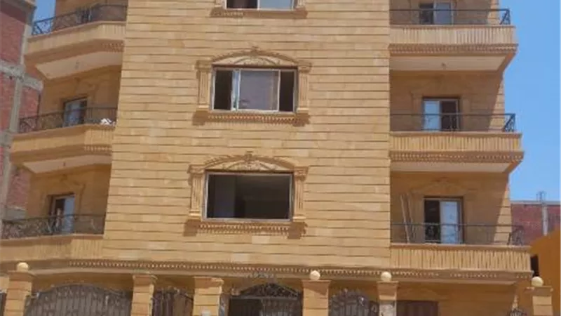 جهاز مدينة بدر يفك أسر 120 مريض من مصحة نفسية لعلاج الإدمان.. صور