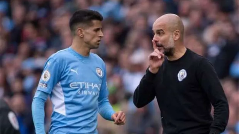 جوارديولا يكشف سر غياب كانسيلو عن مباراة أرسنال