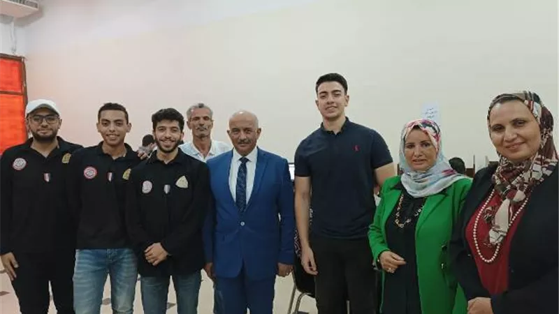 نائب رئيس جامعة الزقازيق يتفقد مكتب التنسيق الإلكترونى