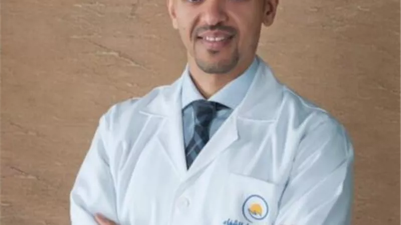 الدكتور عبدالعزيز الراشد: كريم الوقاية من الشمس ضروري للجميع