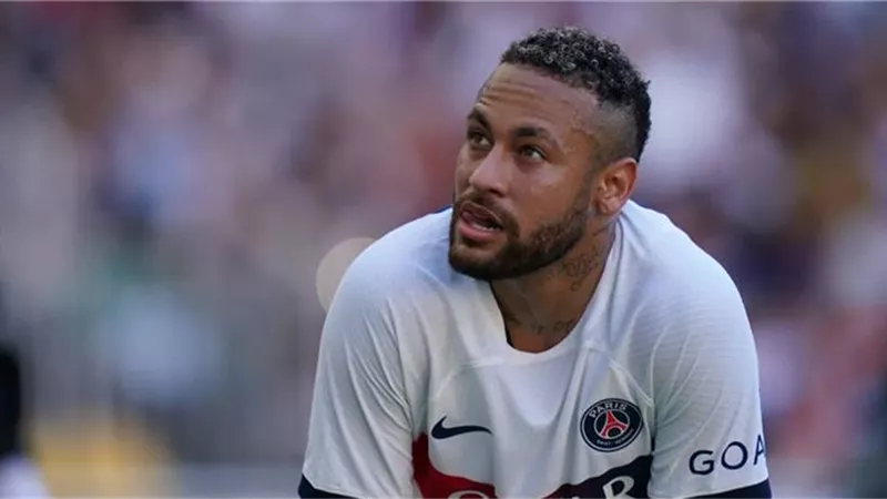 عودة نيمار إلى برشلونة تثير الجدل