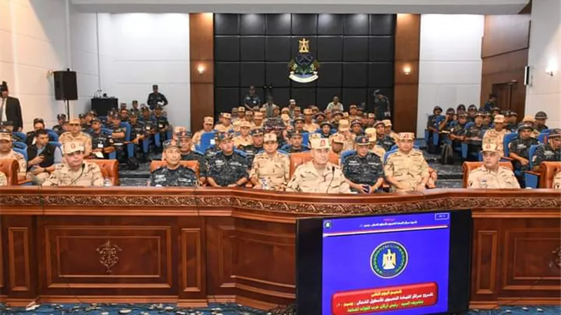 رئيس الأركان يشهد تنفيذ مشروع مراكز القيادة التعبوى الذى ينفذه الأسطول الشمالى للقوات البحرية
