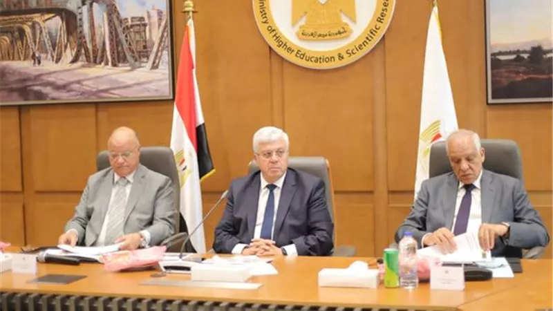 التعليم العالي يبحث آليات تطوير الصورة البصرية للطريق الدائري