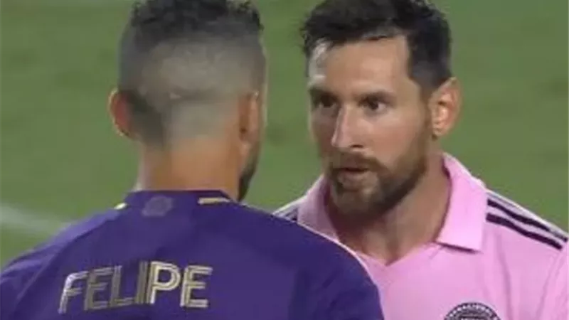 ماركا تكشف كواليس خناقة ميسى مع لاعب برازيلى
