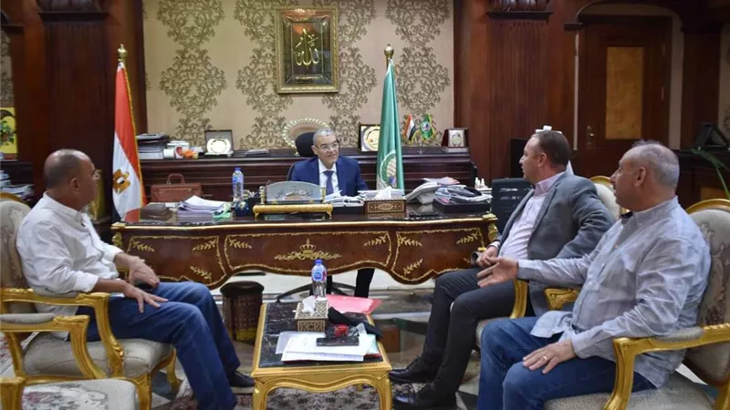 محافظ المنيا يناقش عددا من الملفات المهمة مع أعضاء مجلس النواب