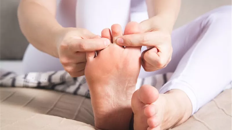 خطوات هاملة للتخلص من تشنجات القدمين