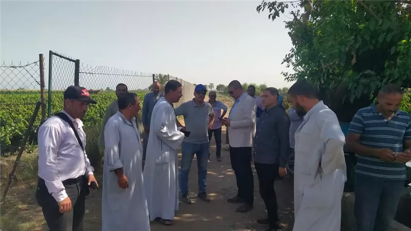 رئيس مركز سمالوط يتفقد المواقع المقترحة لإنشاء محطات صرف صحي